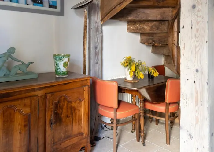 D'une Maison à L'autre Alojamento de Acomodação e Pequeno-almoço 3*